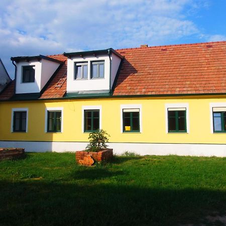 Gaestehaus Weinviertel - Niederoesterreich Siebenhirten المظهر الخارجي الصورة
